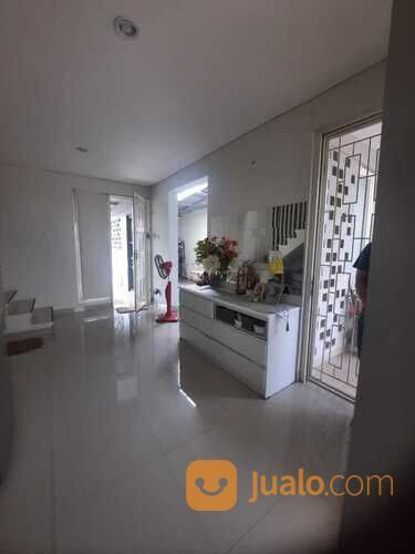 Rumah view danau di Harapan Indah Cluster Lavesh Bekasi