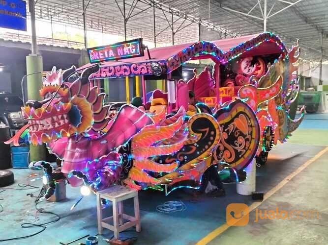 kereta kencana karnaval pawai