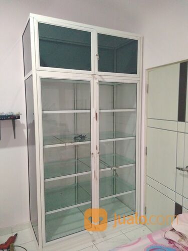 Lemari aluminium kaca