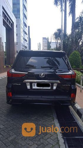 Lexus LX570 4x4 AT 2016