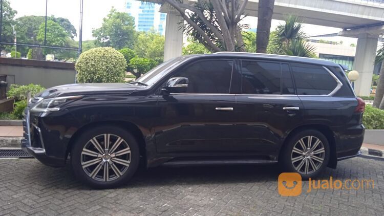 Lexus LX570 4x4 AT 2016