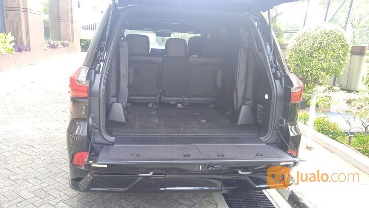 Lexus LX570 4x4 AT 2016