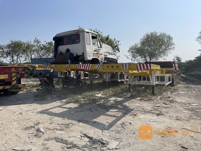 Buntut / Ekor Trailer 40 ft Lantai 2 dan 3 Axle kondisi istimewa di Surabaya