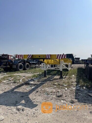 Buntut / Ekor Trailer 40 ft Lantai 2 dan 3 Axle kondisi istimewa di Surabaya