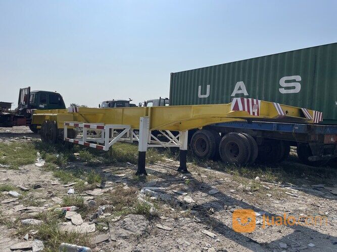 Buntut / Ekor Trailer 40 ft Lantai 2 dan 3 Axle kondisi istimewa di Surabaya