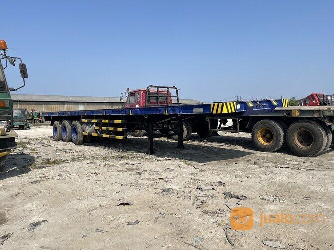Buntut / Ekor Trailer 40 ft Lantai 2 dan 3 Axle kondisi istimewa di Surabaya