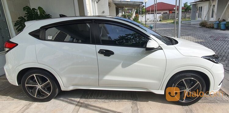 Honda HRV Prestige 1.8L Pearl White