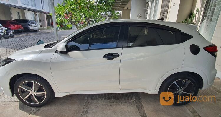 Honda HRV Prestige 1.8L Pearl White