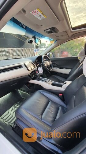 Honda HRV Prestige 1.8L Pearl White