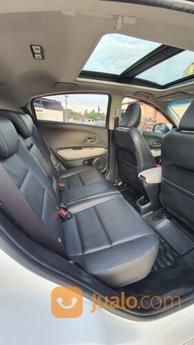 Honda HRV Prestige 1.8L Pearl White