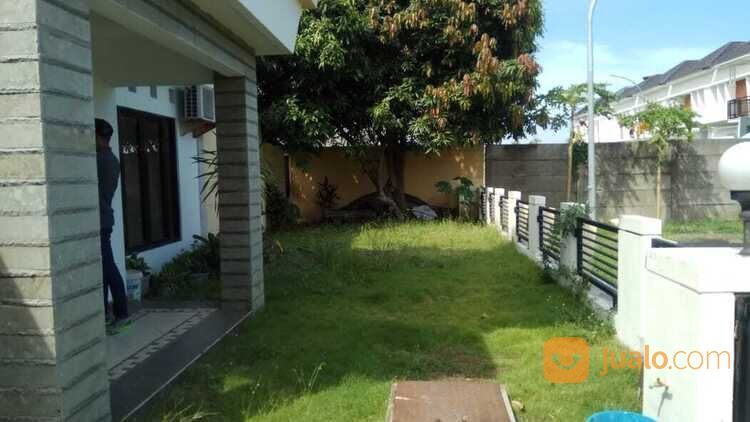 Rumah Mewah Pojok di Kawasan Elit Puri Surya Jaya Sidoarjo