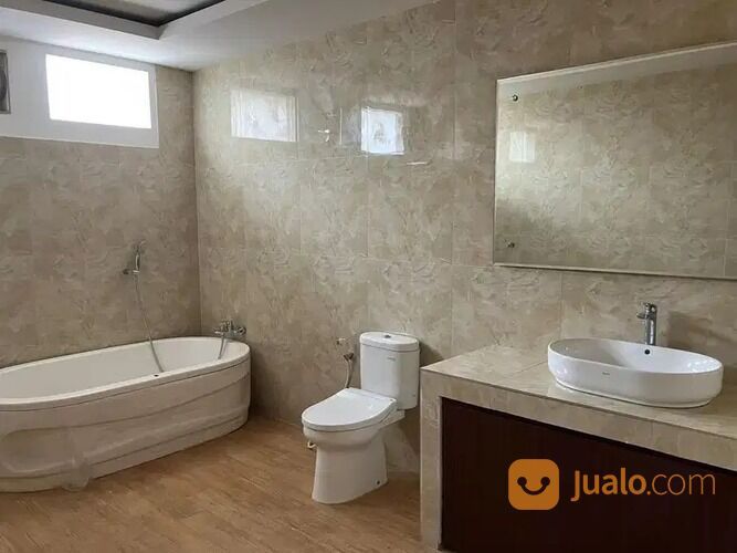 RUMAH MEWAH CIPAKU INDAH SETIABUDI BANDUNG DKT KAMPUS UPI