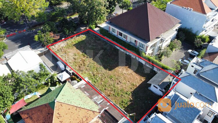 tanah jalan raya puputan renon dekat bank BCA