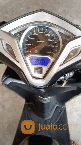 Motor Honda Vario Tahun 2014 Merah
