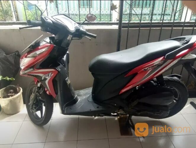 Motor Honda Vario Tahun 2014 Merah