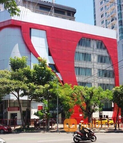 Kantor Gedung Besar di Jalan Raya Pemuda Genteng Surabaya Pusat