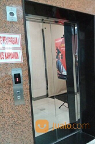 Kantor Gedung Besar di Jalan Raya Pemuda Genteng Surabaya Pusat