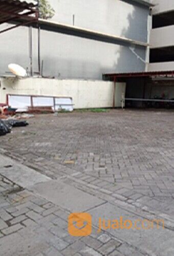 Kantor Gedung Besar di Jalan Raya Pemuda Genteng Surabaya Pusat