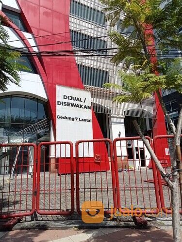 Kantor Gedung Besar di Jalan Raya Pemuda Genteng Surabaya Pusat