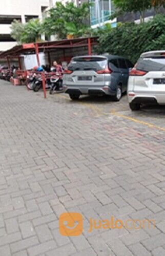 Kantor Gedung Besar di Jalan Raya Pemuda Genteng Surabaya Pusat