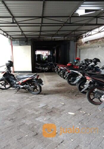 Kantor Gedung Besar di Jalan Raya Pemuda Genteng Surabaya Pusat