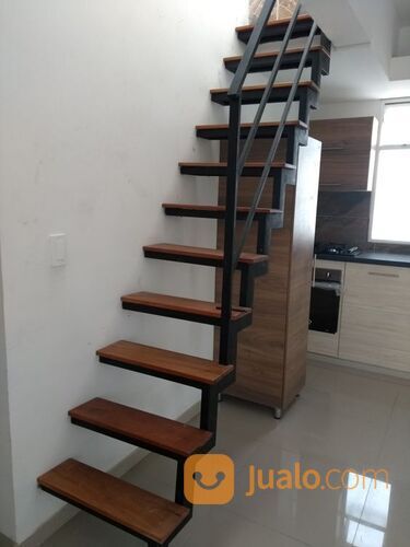 Tangga besi minimalis