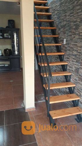 Tangga besi minimalis