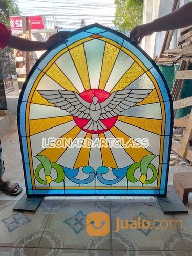 Kaca Patri Gereja Katolik Labuan Bajo