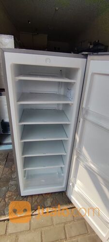 PROMO CUCI GUDANG Gea GF-24DC Upright Freezer / Kulkas Es Batu (H)