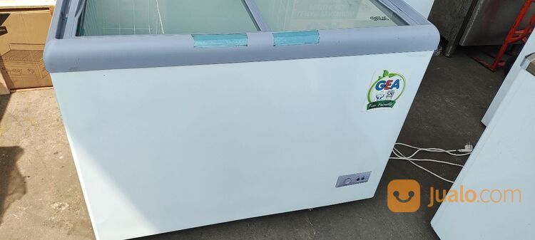 PROMO CUCI GUDANG Gea SD-256 Sliding Flat Glass Freezer / Freezer Kaca Datar (256 Liter) (T2)