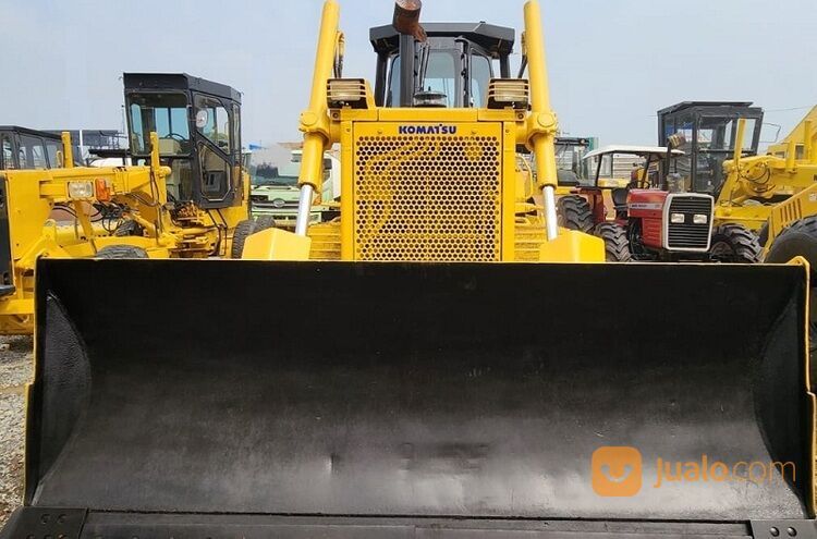 Bulldozer Komatsu D65E-12 tahun 2016