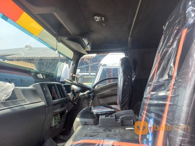 Truk tangki semen isuzu giga