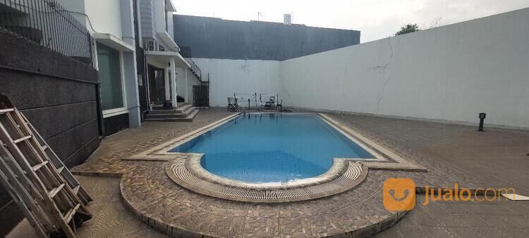 Rumah minimalis Modern Plus Kolam Renang Raffles Hills Cibubur