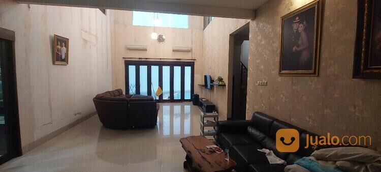 Rumah minimalis Modern Plus Kolam Renang Raffles Hills Cibubur