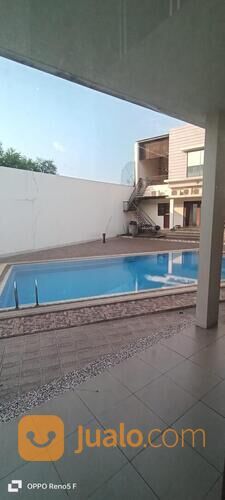 Rumah minimalis Modern Plus Kolam Renang Raffles Hills Cibubur