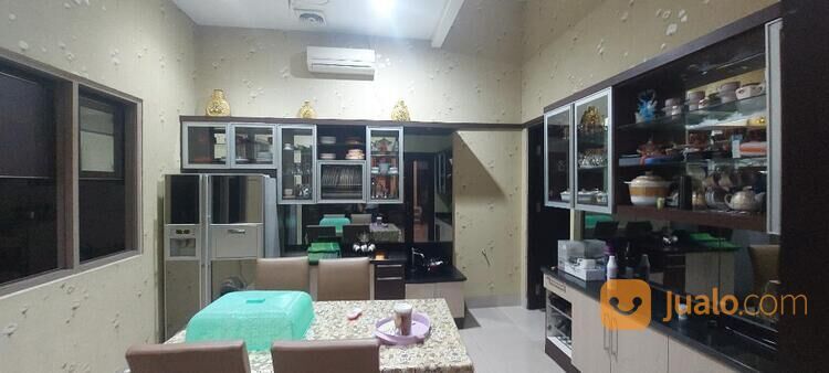 Rumah minimalis Modern Plus Kolam Renang Raffles Hills Cibubur