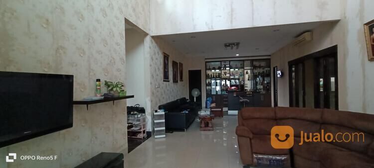 Rumah minimalis Modern Plus Kolam Renang Raffles Hills Cibubur