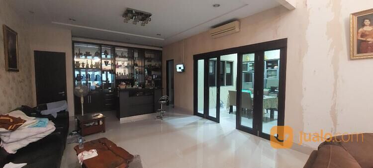 Rumah minimalis Modern Plus Kolam Renang Raffles Hills Cibubur