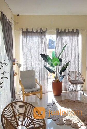 RUMAH VILLA MURAH BATU MALANG KOLAM RENANG PRIBADI LENGKAP PERABOT