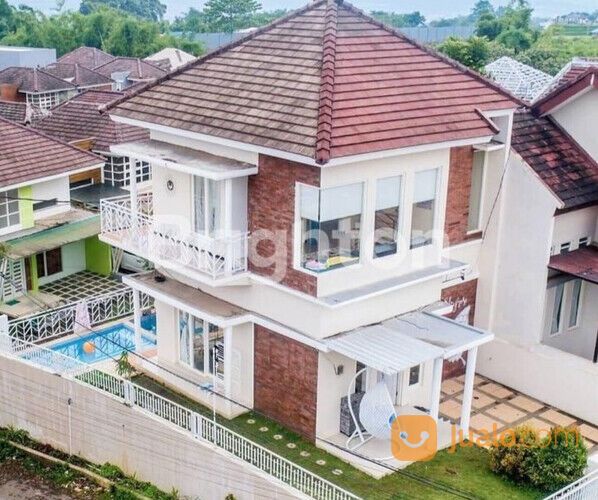 RUMAH VILLA MURAH BATU MALANG KOLAM RENANG PRIBADI LENGKAP PERABOT
