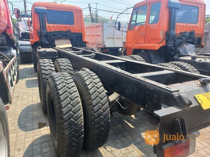 Truk kabin sasis ex dump truk