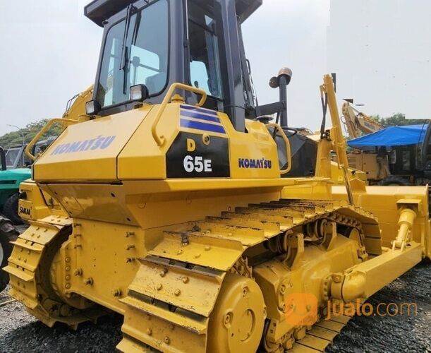 Bulldozer Komatsu D65E-12 tahun 2016