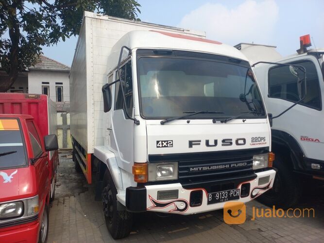 Truk fullbox mitsubishi fuso 220 ps