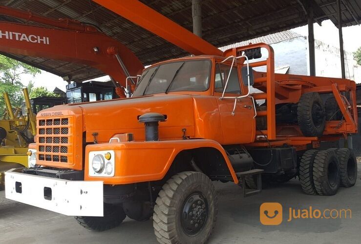 Unit Logging Truck Nissan Diesel model TZA520