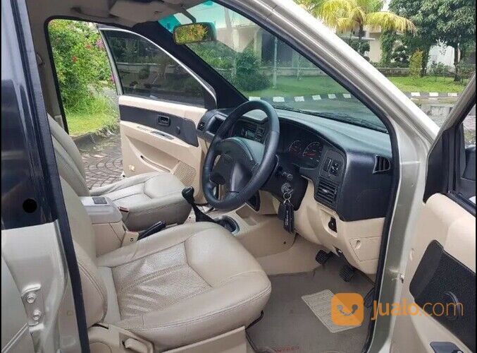 Isuzu panther grand touring diesel tahun 2010