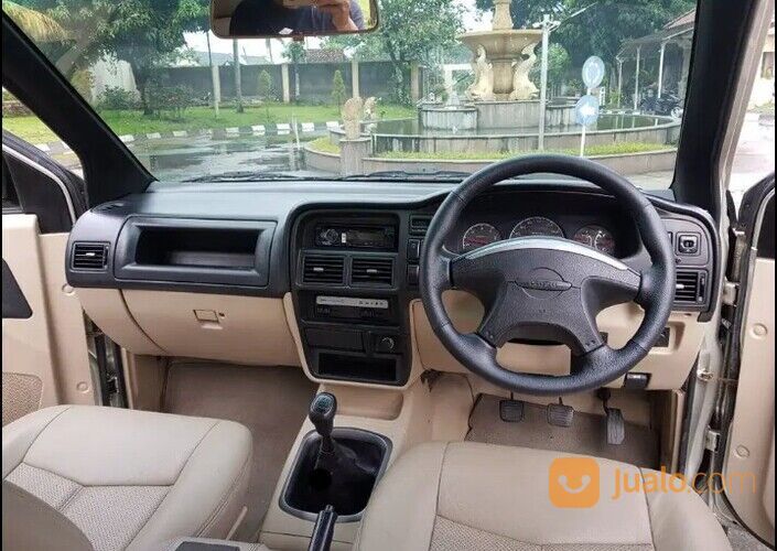 Isuzu panther grand touring diesel tahun 2010