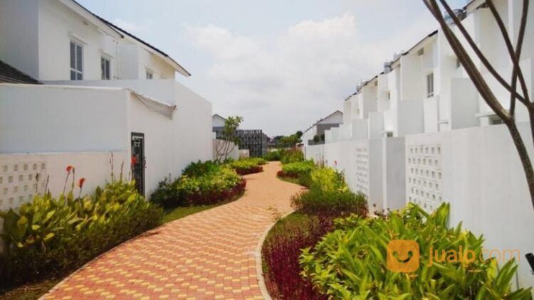 Rumah siap huni 2 lantai lebar 7x25 type 4KT Cluster Palm Spring JGC Jakarta Gar den City Cakung