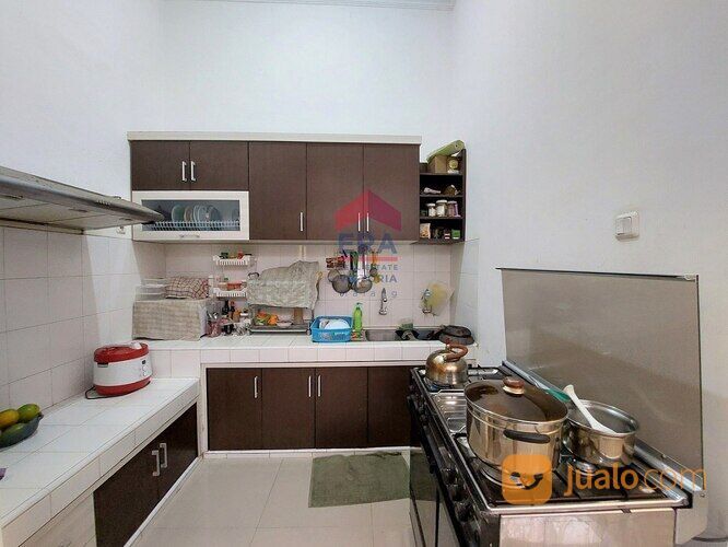 RUMAH FURNIST KONDISI SANGAT ISTIMEWA DI PERUMAHAN LAYUR INDAH