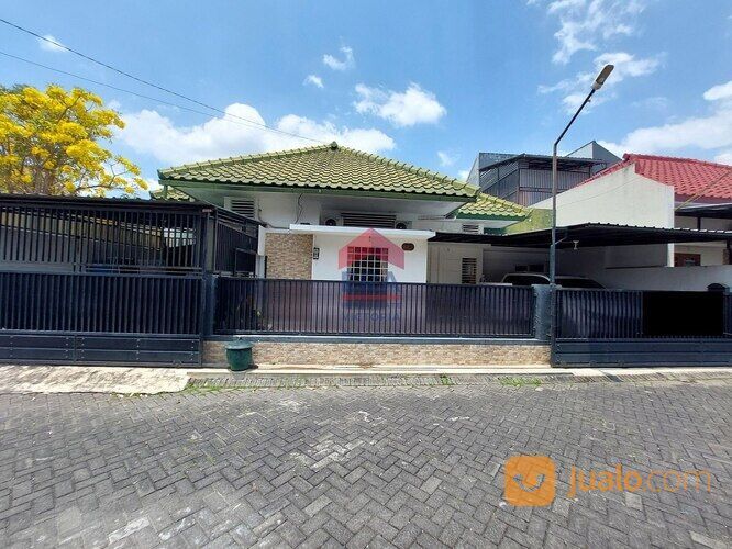 RUMAH FURNIST KONDISI SANGAT ISTIMEWA DI PERUMAHAN LAYUR INDAH