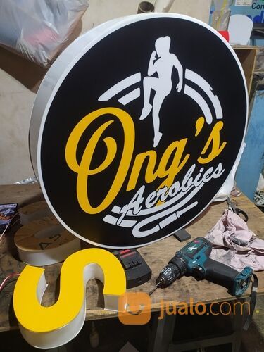 Signbox neon box huruf timbul